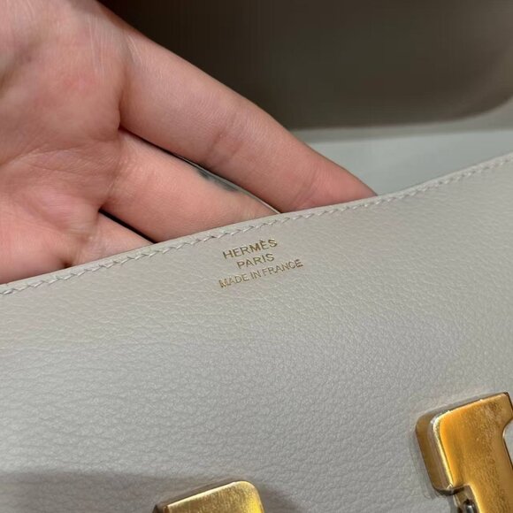 Classic Hermes Bag: A Stylish and Versatile Choice for Elegance - Picture 6 of 7